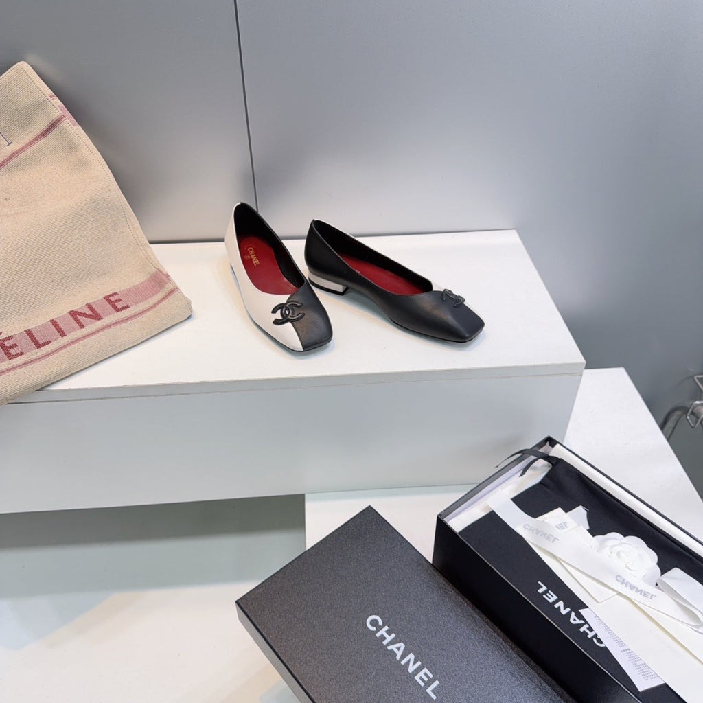 CHANEL 26S SQUARE-TOE FLATS IN BLACK AND WHITE LAMBSKIN