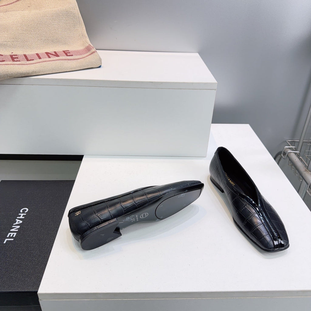 CHANEL 26S SQUARE-TOE FLATS IN BLACK CROCODILE-EMBOSSED LAMBSKIN