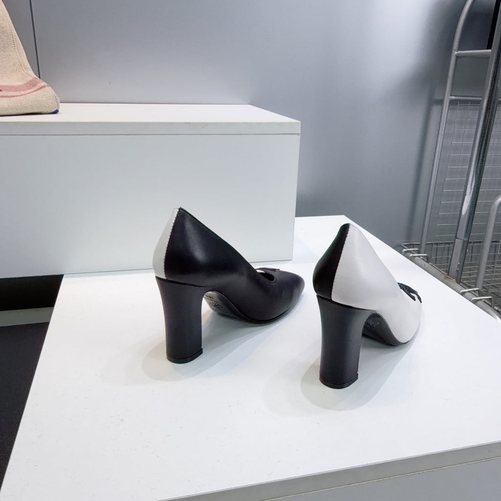 CHANEL 26S SQUARE-TOE HIGH HEELS 95 MM IN BLACK AND WHITE LAMBSKIN