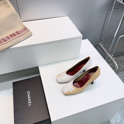 CHANEL 26S SQUARE-TOE HIGH HEELS 95 MM IN BEIGE AND WHITE LAMBSKIN
