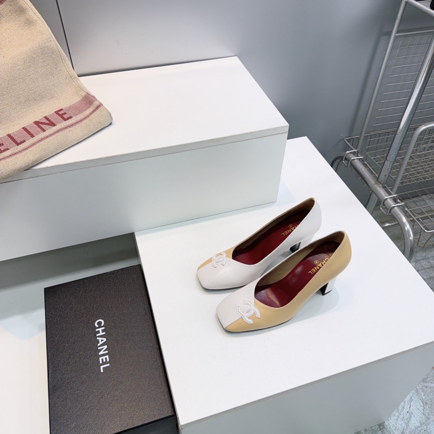 CHANEL 26S SQUARE-TOE HIGH HEELS 95 MM IN BEIGE AND WHITE LAMBSKIN