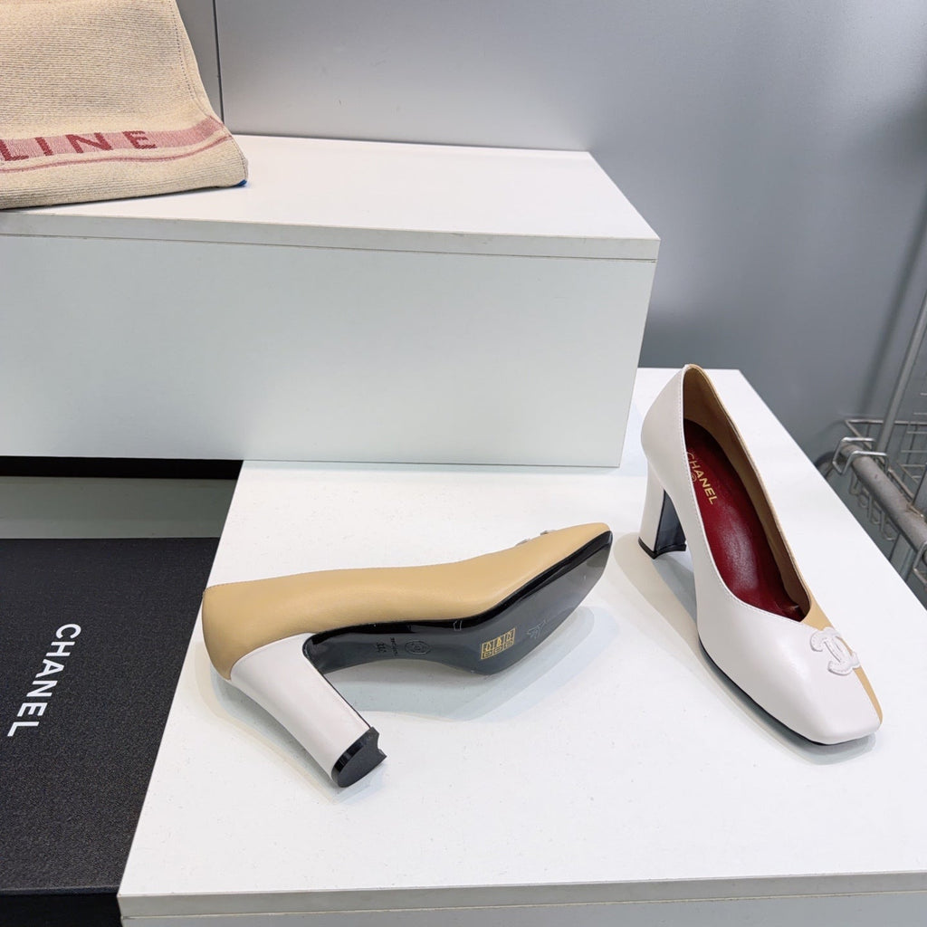 CHANEL 26S SQUARE-TOE HIGH HEELS 95 MM IN BEIGE AND WHITE LAMBSKIN