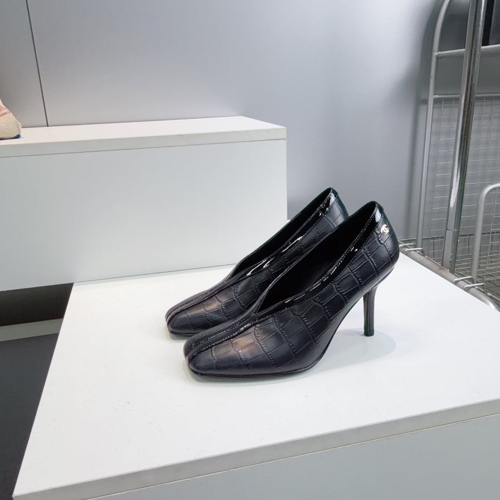 CHANEL 26S HIGH HEELS 100 MM IN BLACK CROCODILE-EMBOSSED CALFSKIN