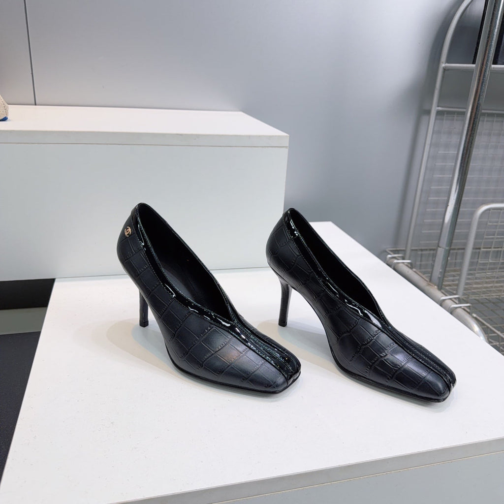 CHANEL 26S HIGH HEELS 100 MM IN BLACK CROCODILE-EMBOSSED CALFSKIN
