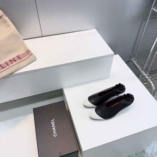 CHANEL 26S COLOR-BLOCK HIGH HEELS 45 MM IN BLACK LAMBSKIN