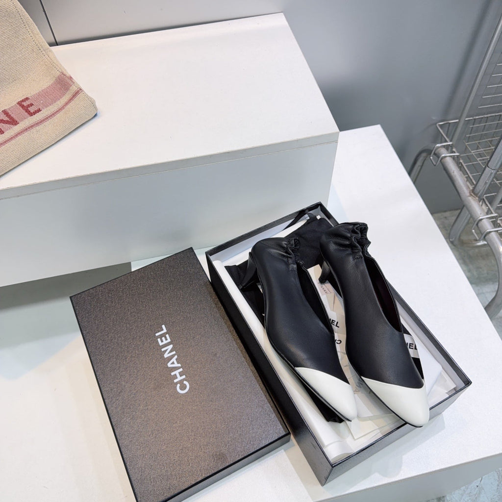 CHANEL 26S COLOR-BLOCK HIGH HEELS 45 MM IN BLACK LAMBSKIN