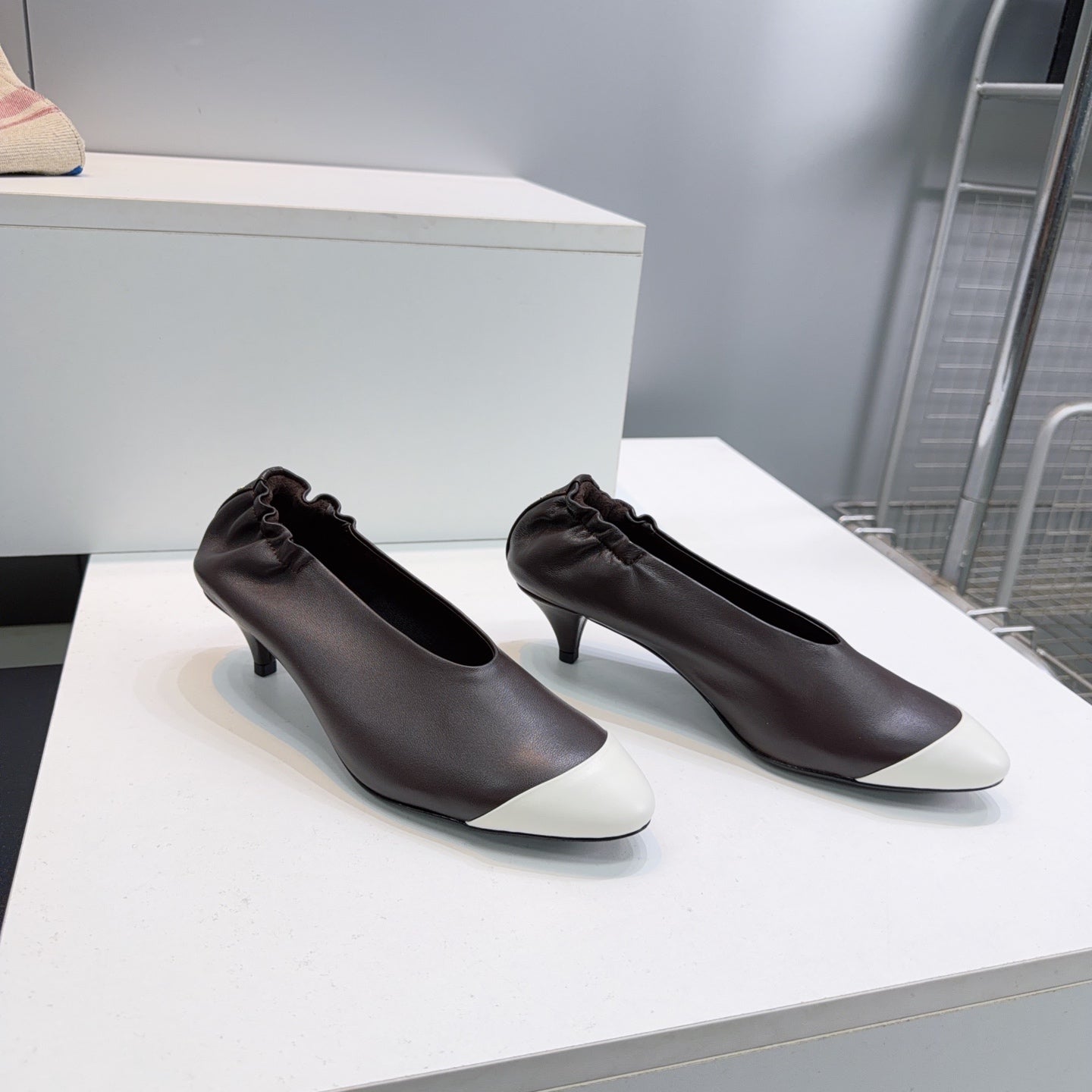 26S COLOR-BLOCK HIGH HEELS 45 MM IN DARK BROWN LAMBSKIN