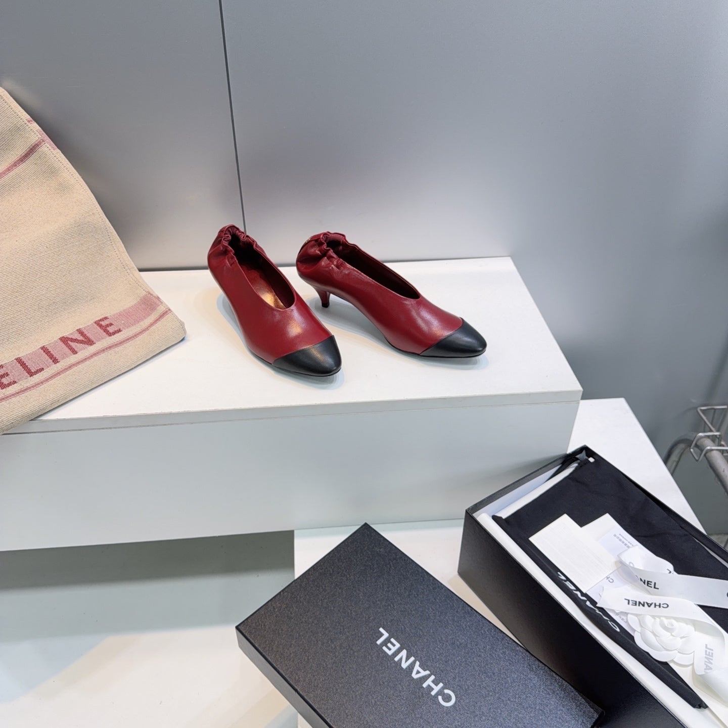 CHANEL 26S COLOR-BLOCK HIGH HEELS 45 MM IN RED AND BLACK LAMBSKIN