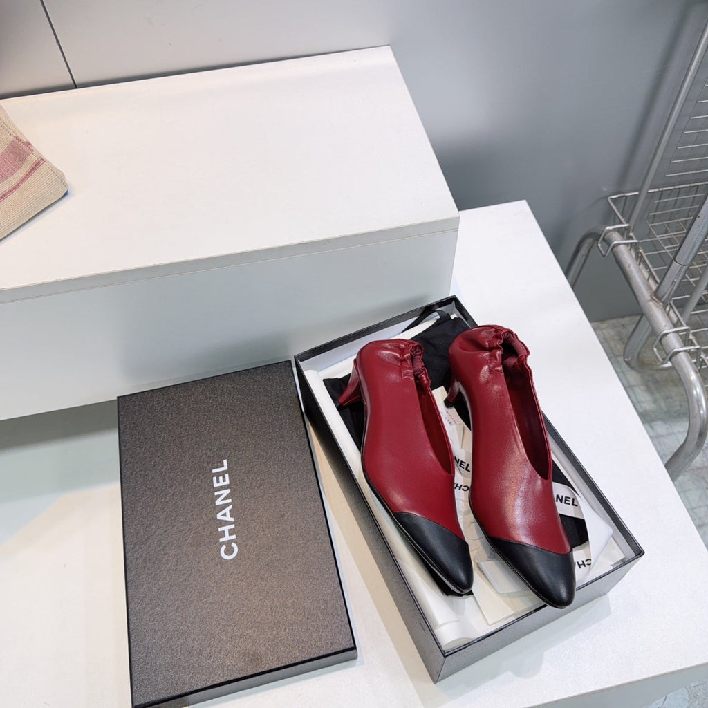 CHANEL 26S COLOR-BLOCK HIGH HEELS 45 MM IN RED AND BLACK LAMBSKIN