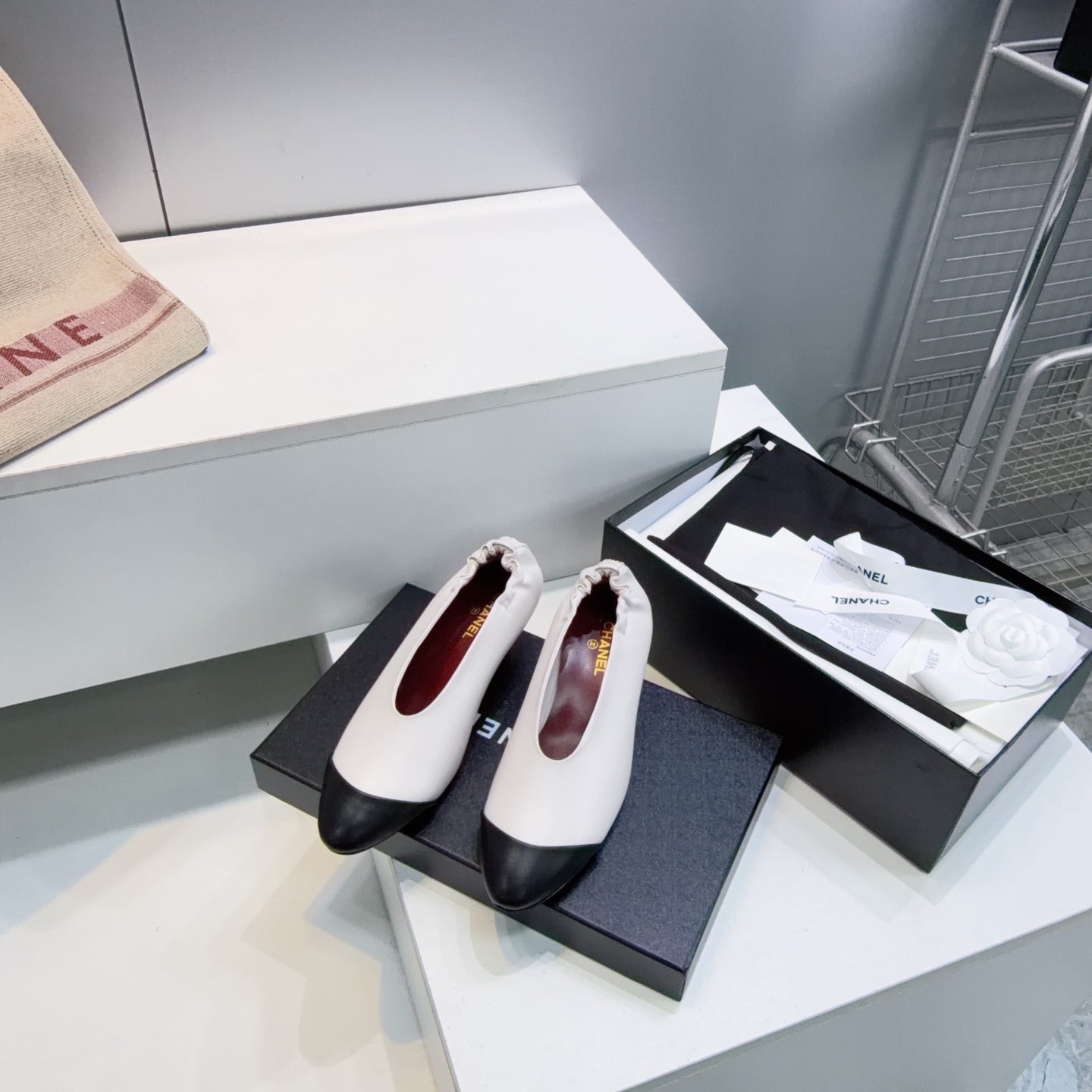 CHANEL 26S COLOR-BLOCK HIGH HEELS 45 MM IN WHITE LAMBSKIN