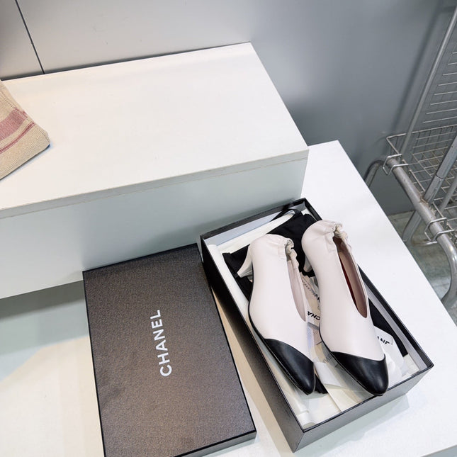 CHANEL 26S COLOR-BLOCK HIGH HEELS 45 MM IN WHITE LAMBSKIN
