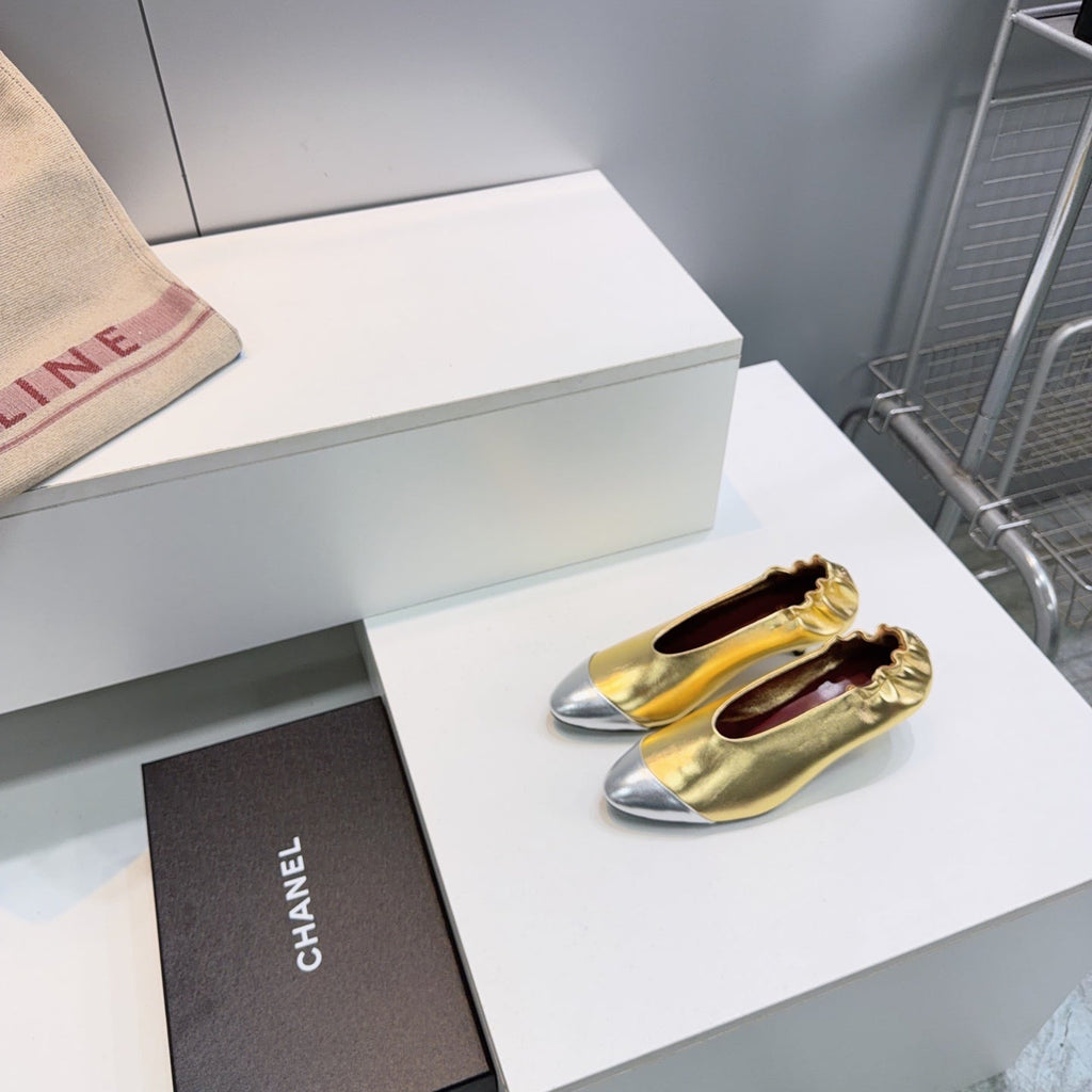 CHANEL 26S COLOR-BLOCK HIGH HEELS 45 MM IN GOLD LAMBSKIN