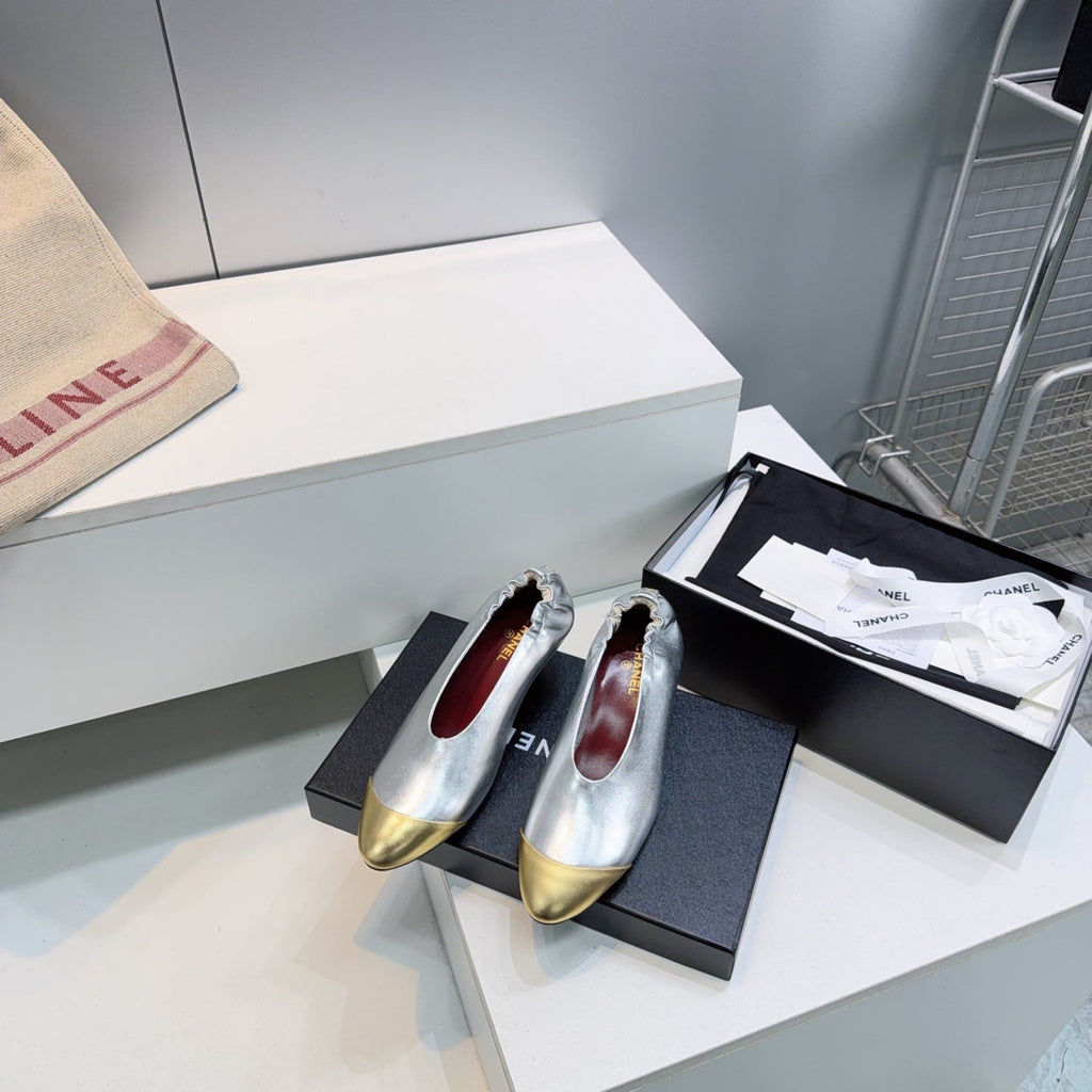 CHANEL 26S COLOR-BLOCK HIGH HEELS 45 MM IN SILVER AND GOLD LAMBSKIN