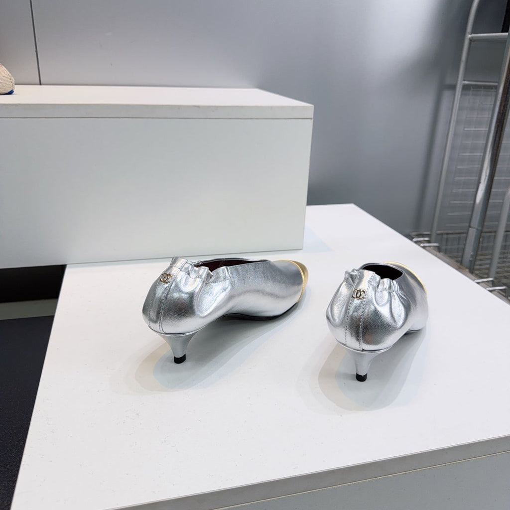 CHANEL 26S COLOR-BLOCK HIGH HEELS 45 MM IN SILVER AND GOLD LAMBSKIN