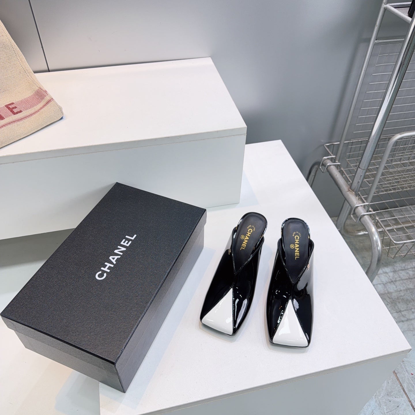 CHANEL 26S HIGH-HEEL MULES 70 MM IN BLACK AND WHITE LAMBSKIN