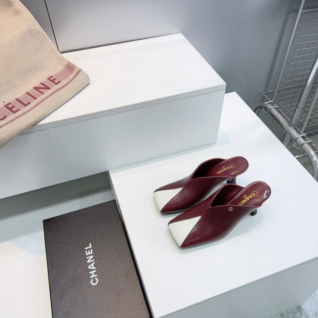 CHANEL 26S HIGH-HEEL MULES 70 MM IN WHITE AND RED LAMBSKIN