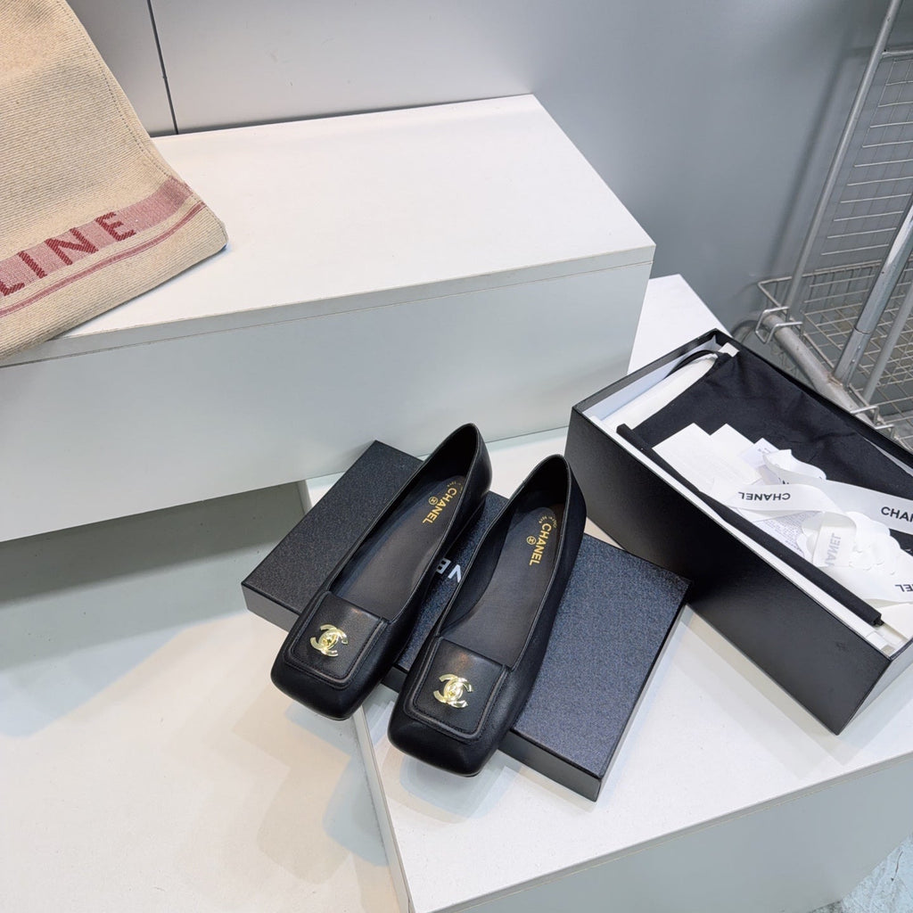 CHANEL 26S SQUARE-TOE BALLET FLATS IN BLACK LAMBSKIN