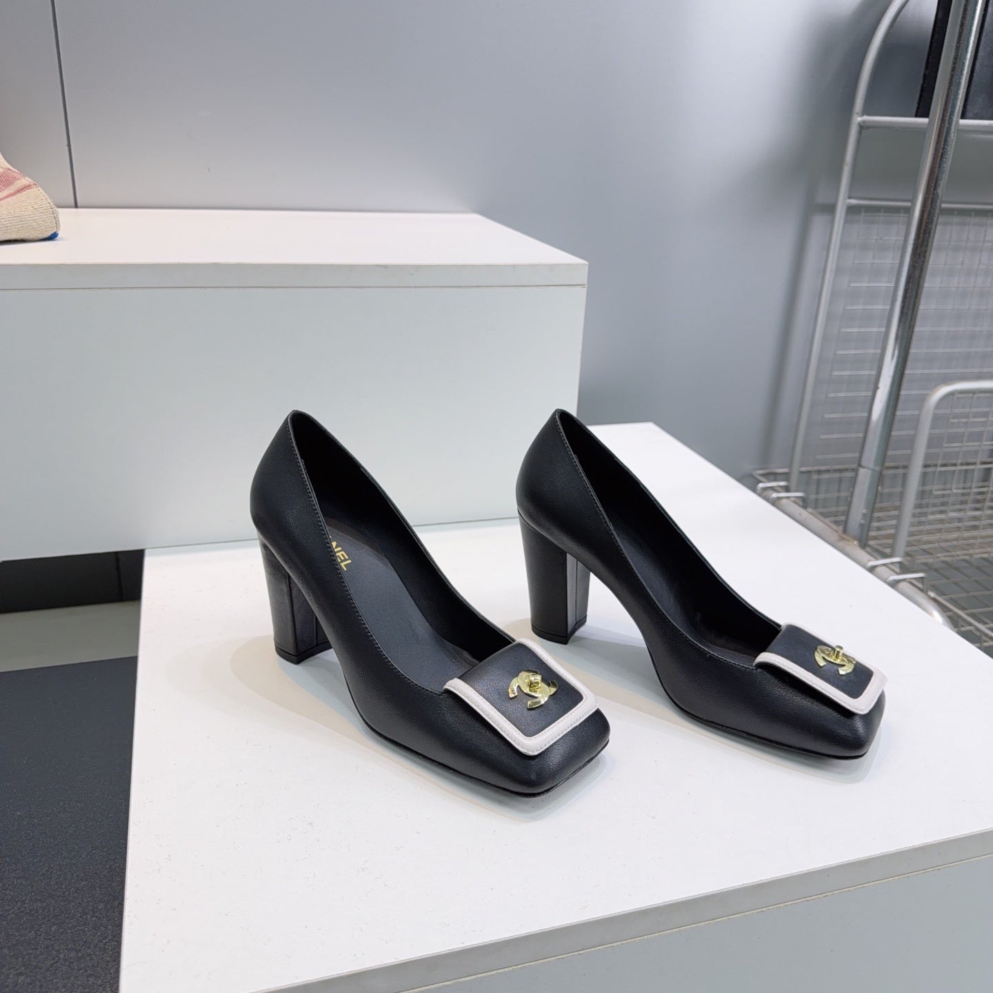CHANEL 26S SQUARE-TOE HIGH HEELS 95 MM IN BLACK WITH WHITE TRIM LAMBSKIN