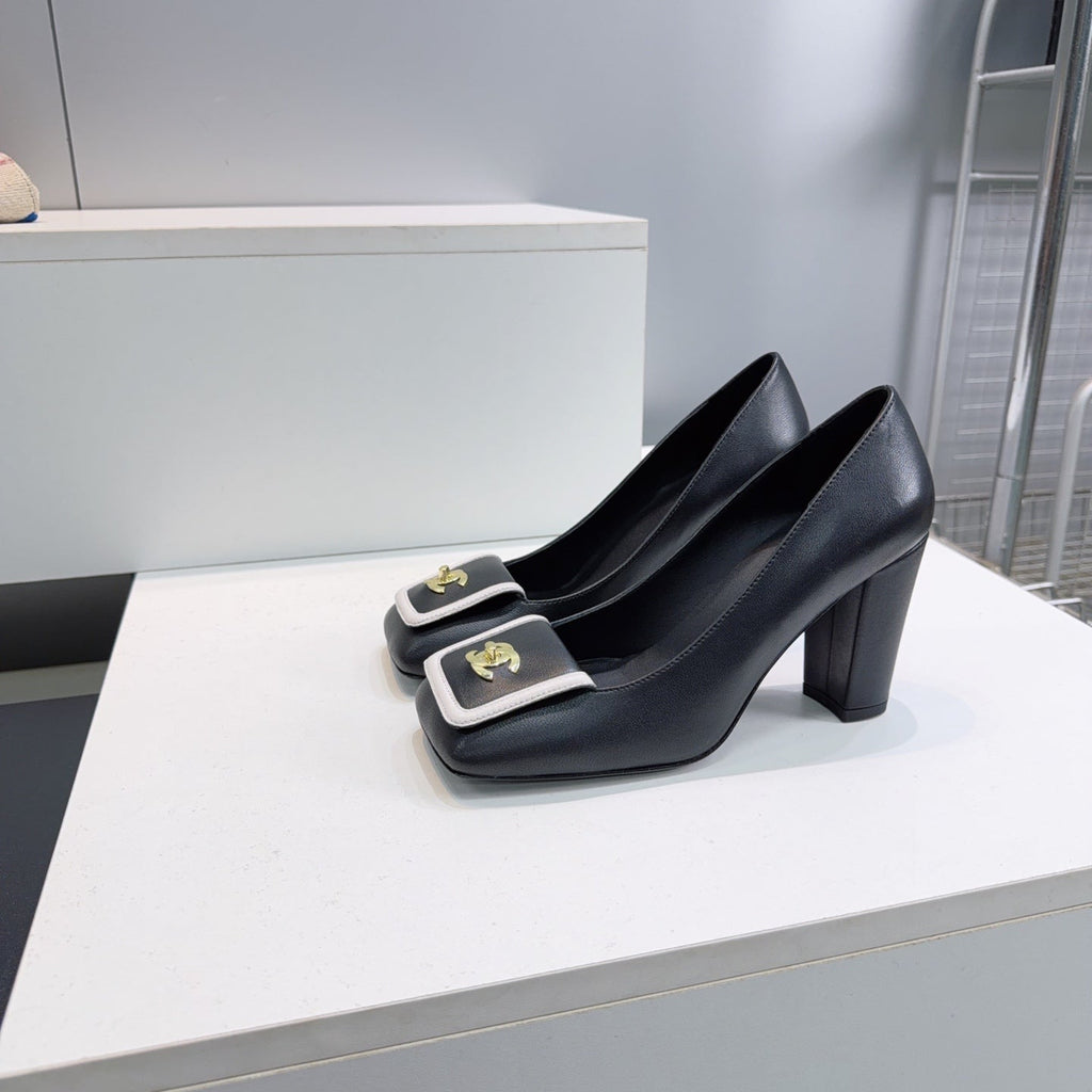 CHANEL 26S SQUARE-TOE HIGH HEELS 95 MM IN BLACK WITH WHITE TRIM LAMBSKIN