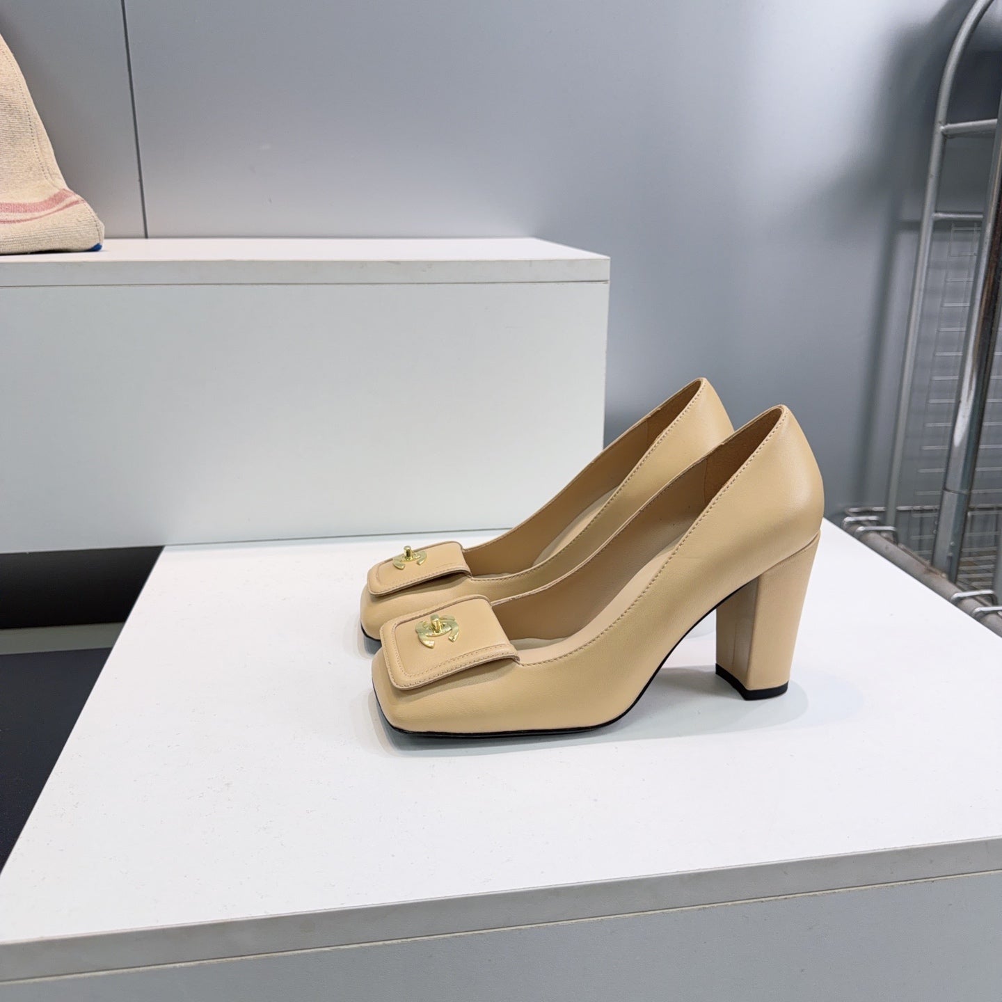 CHANEL 26S SQUARE-TOE HIGH HEELS 95 MM IN BEIGE LAMBSKIN