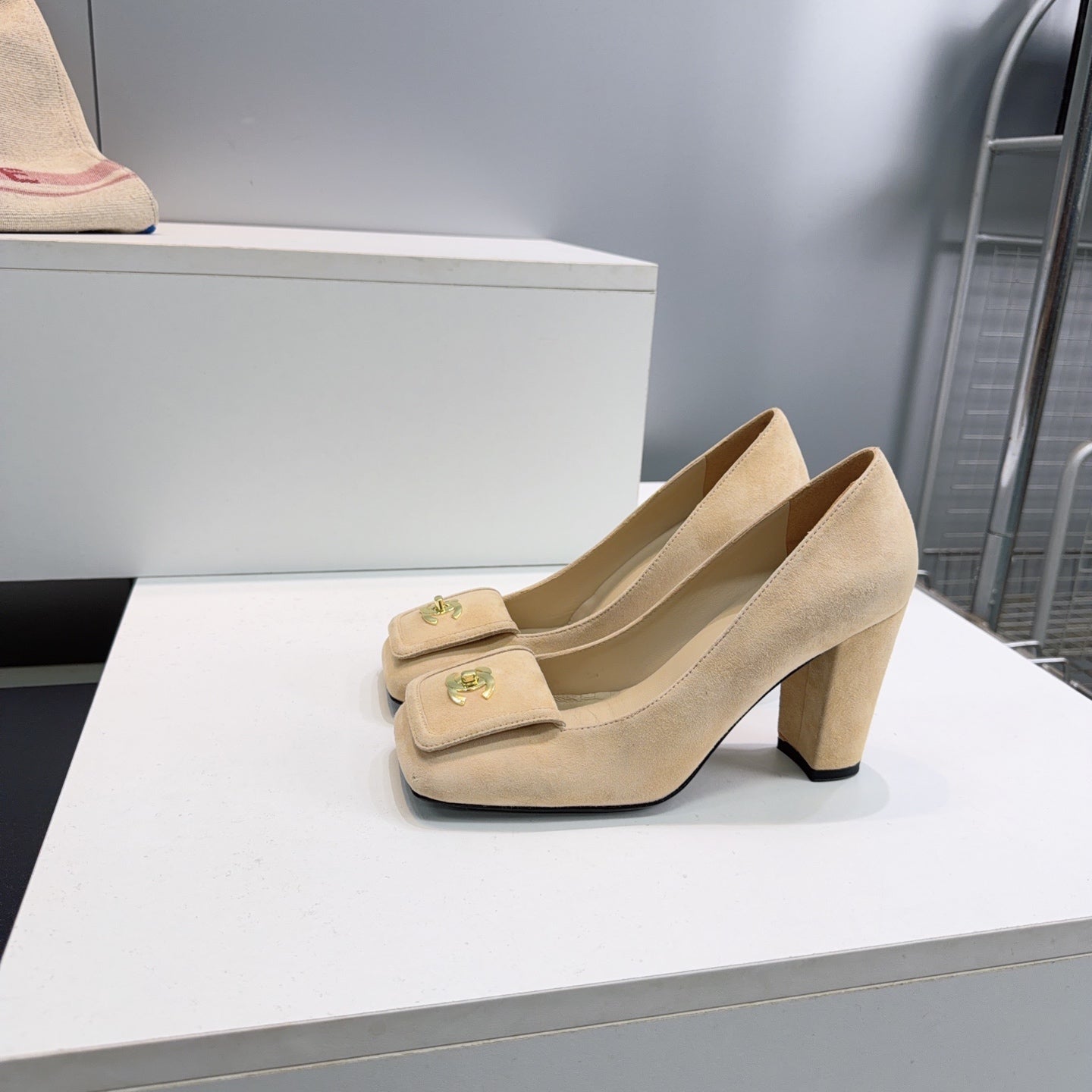CHANEL 26S SQUARE-TOE HIGH HEELS 95 MM IN BEIGE SUEDE