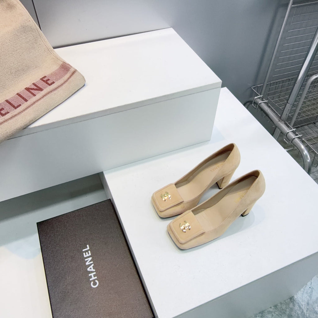 CHANEL 26S SQUARE-TOE HIGH HEELS 95 MM IN BEIGE SUEDE