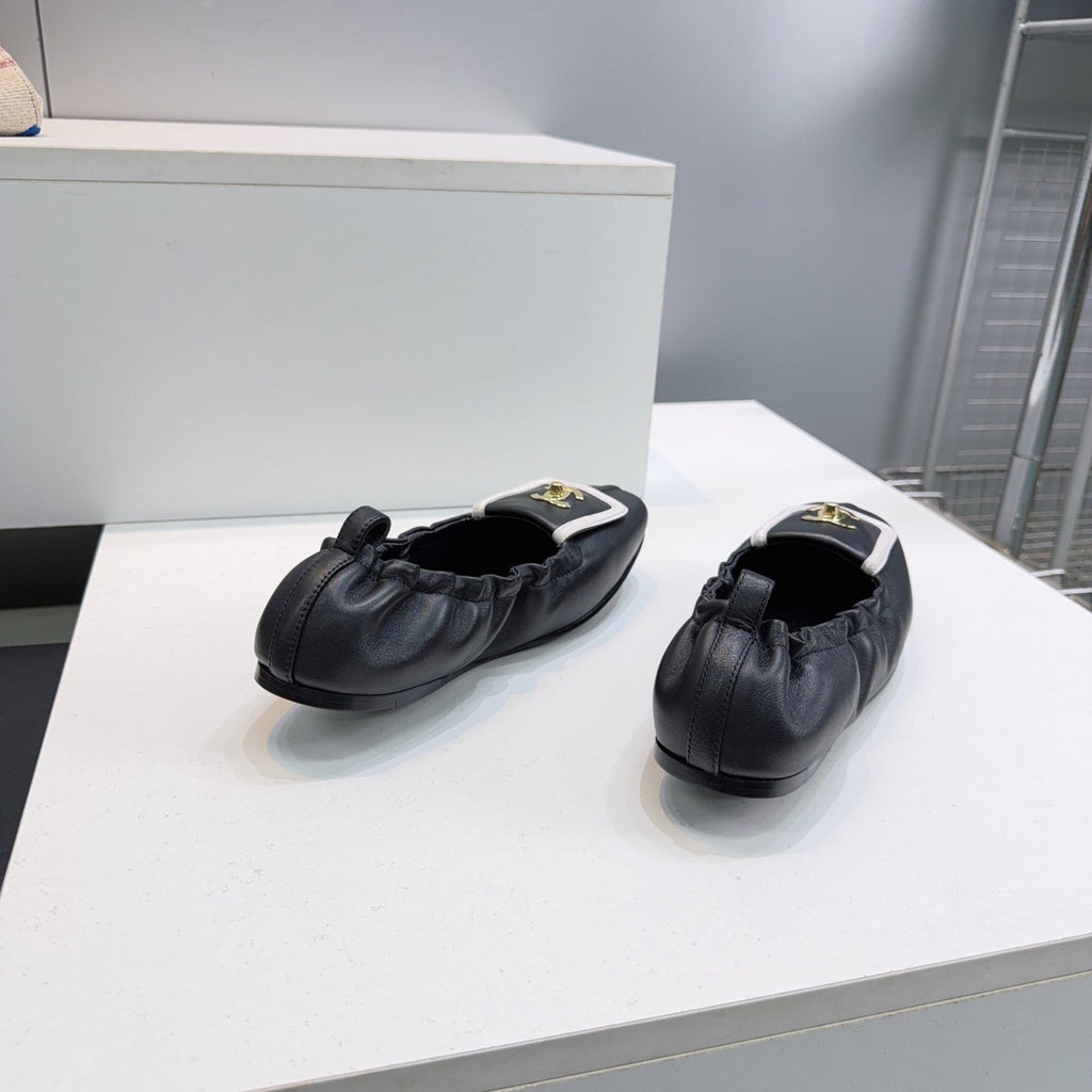 CHANEL 26S BALLERINA FLATS IN BLACK WITH WHITE TRIM LAMBSKIN