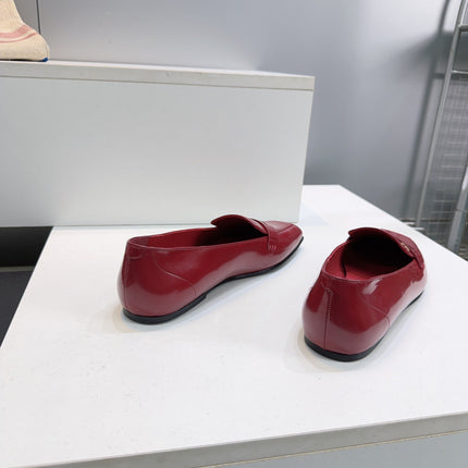 CHANEL 26S LOAFER FLATS IN BURGUNDY PATENT LAMBSKIN
