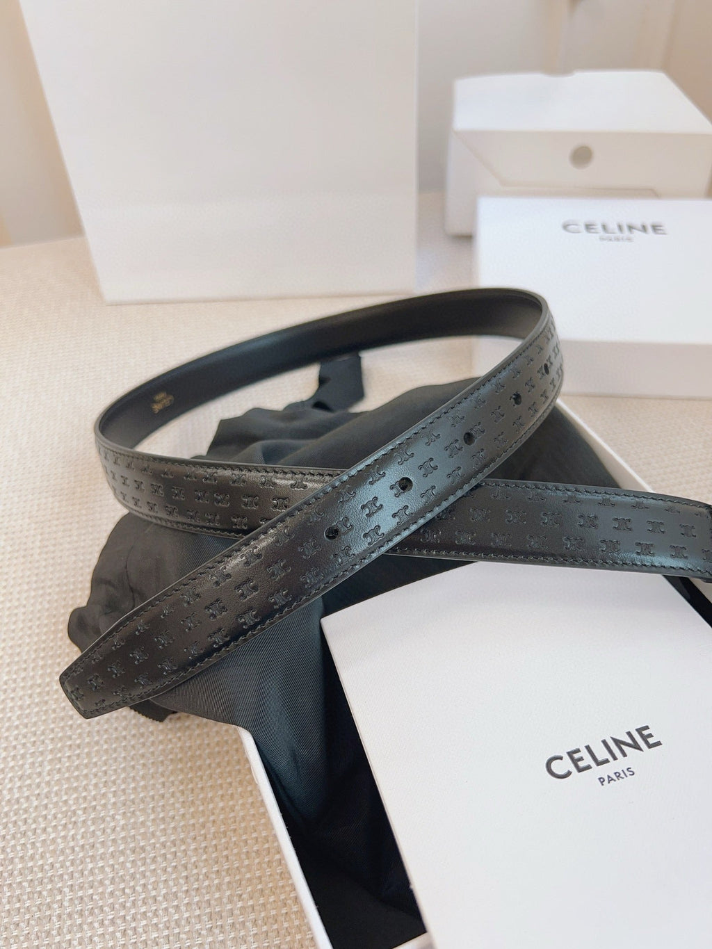 CELINE 25S BELT TRIOMPHE 25MM IN BLACK CALFSKIN DEBOSSED LOGO 563328