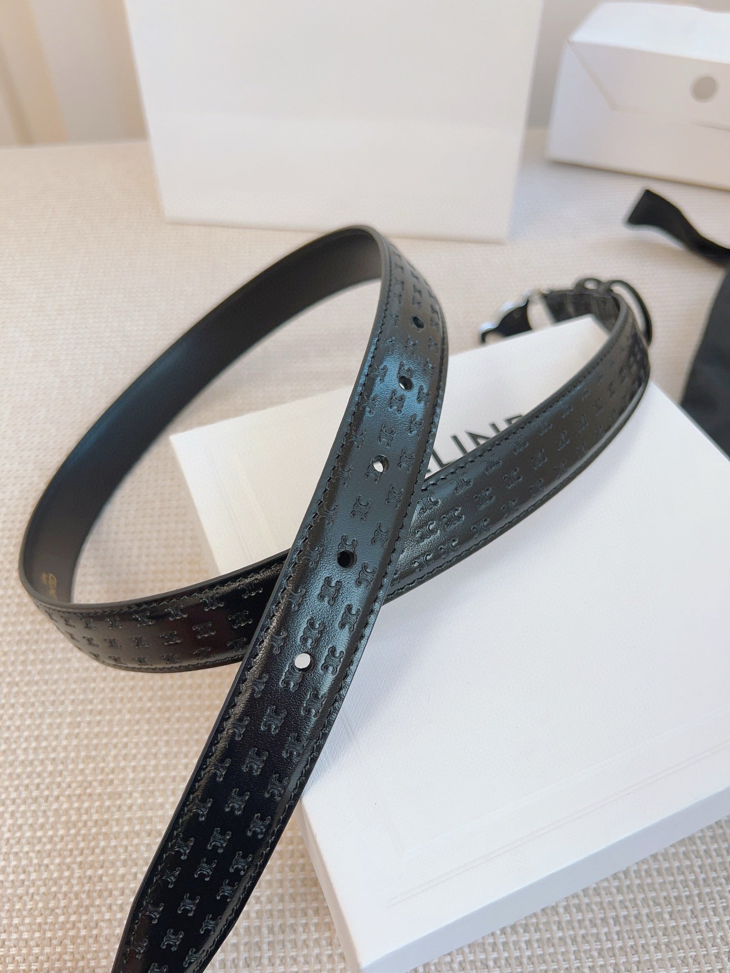 CELINE 25S BELT TRIOMPHE 25MM IN BLACK CALFSKIN DEBOSSED LOGO 563329