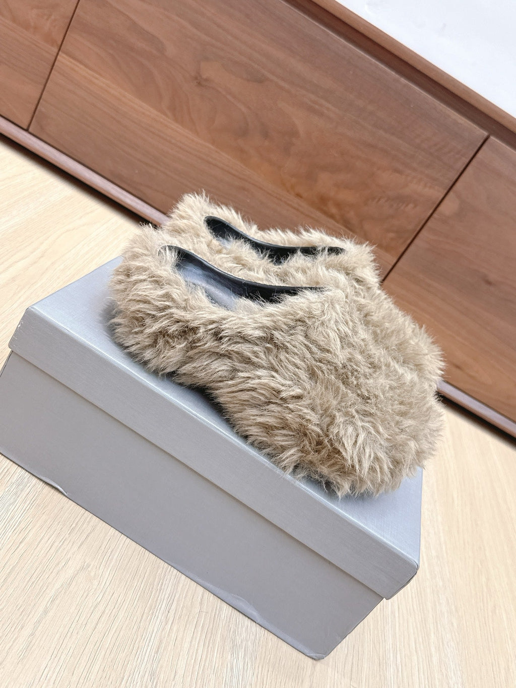 BALENCIAGA 25S MULES IN LIGHT BEIGE FAUX FUR
