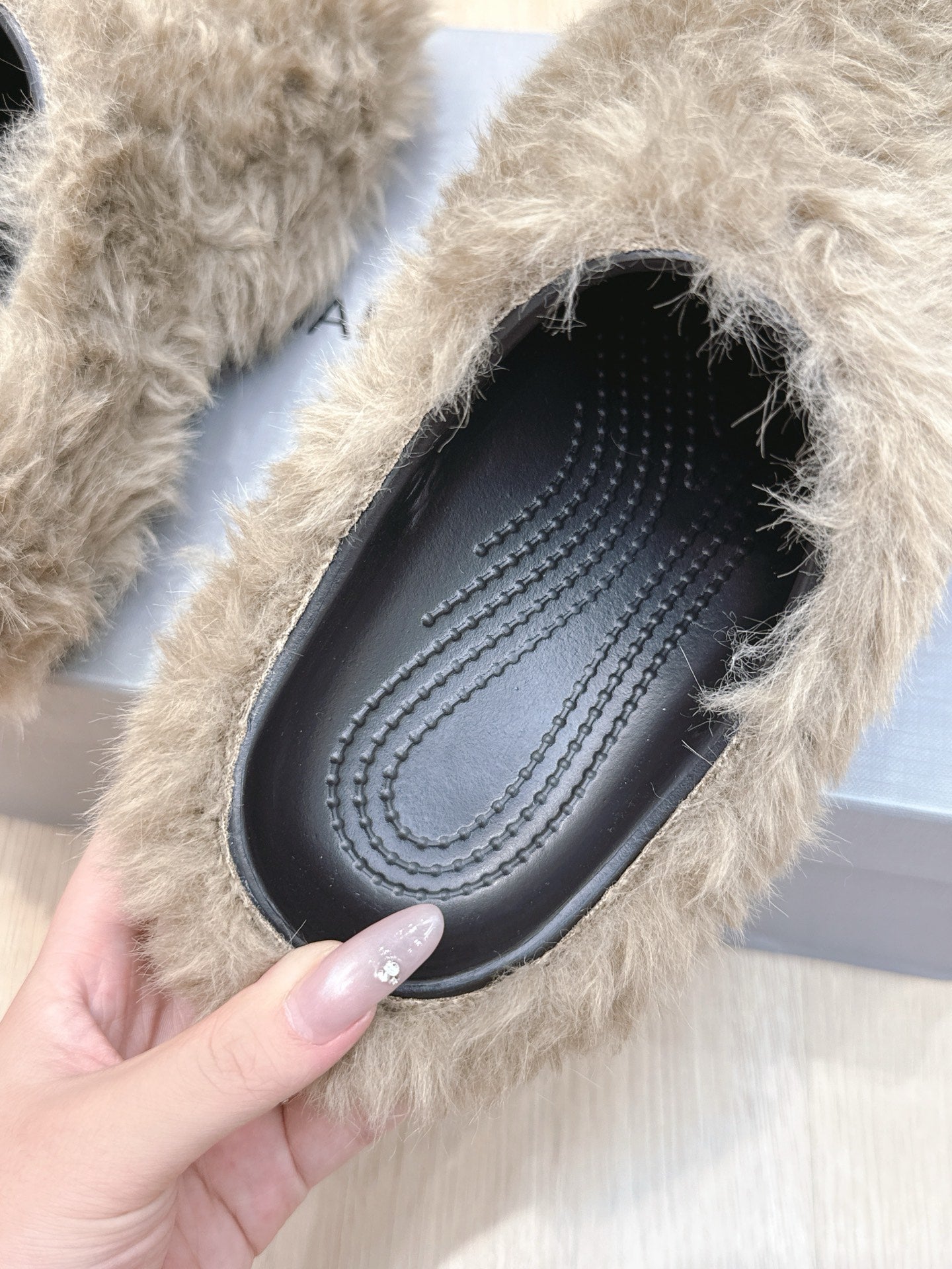 BALENCIAGA 25S MULES IN LIGHT BEIGE FAUX FUR