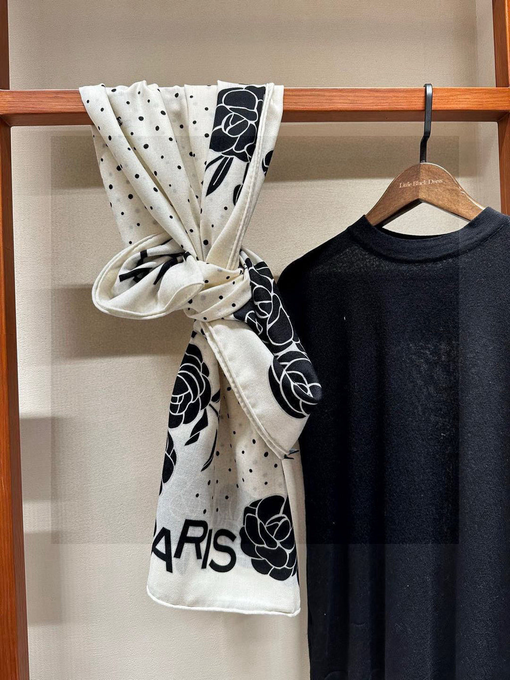 CHANEL 25S SCARF 140 IN SILK 735806
