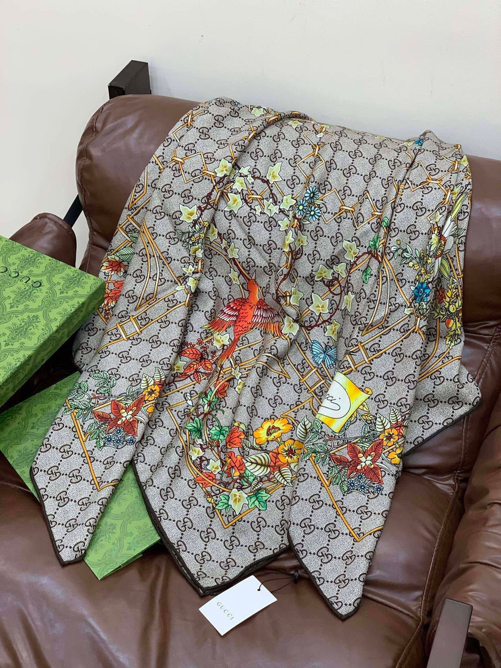 GUCCI 26S SCARF 140 IN CASHMERE AND SILK 250178