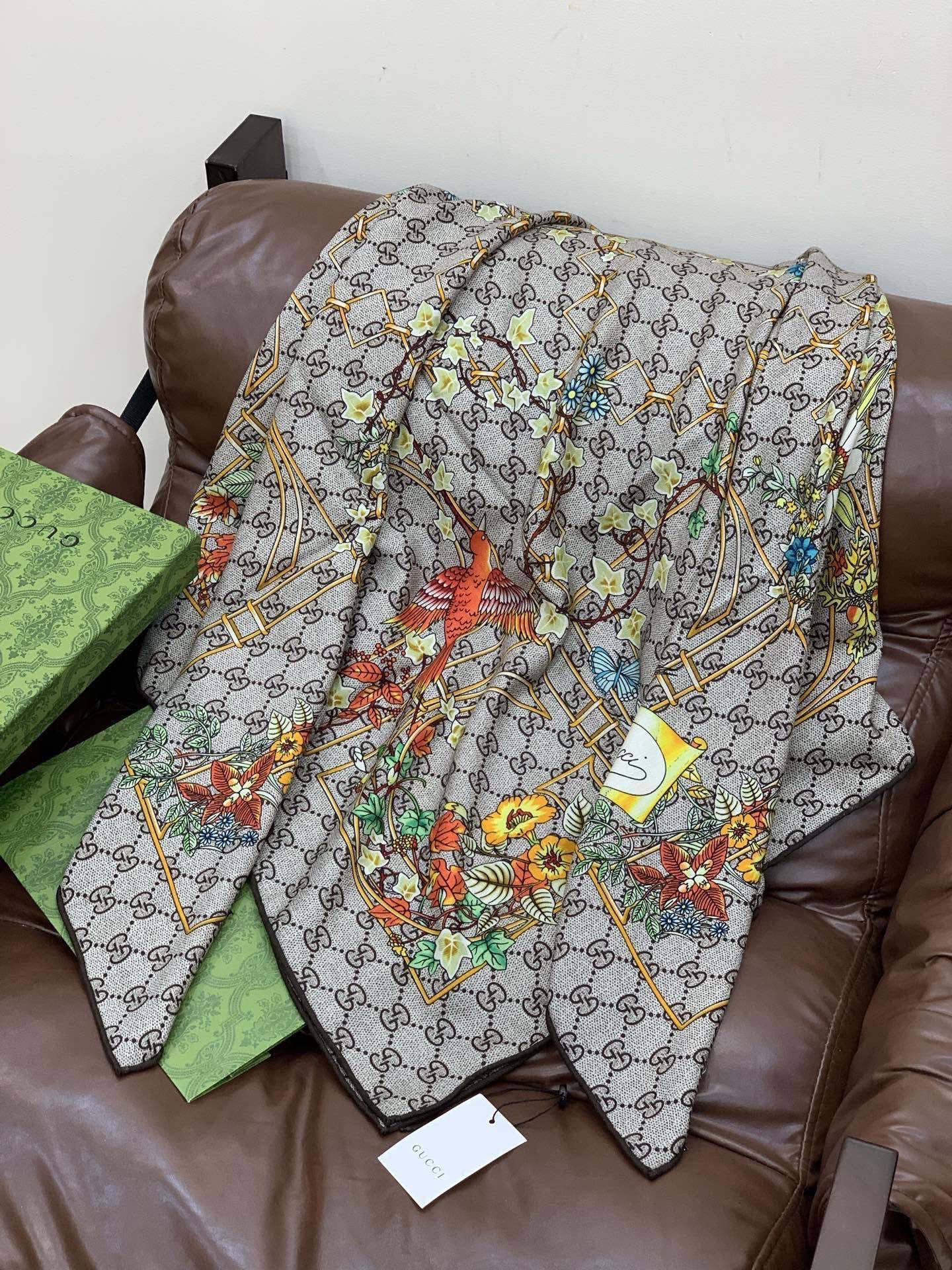 GUCCI 26S SCARF 140 IN CASHMERE AND SILK 250178