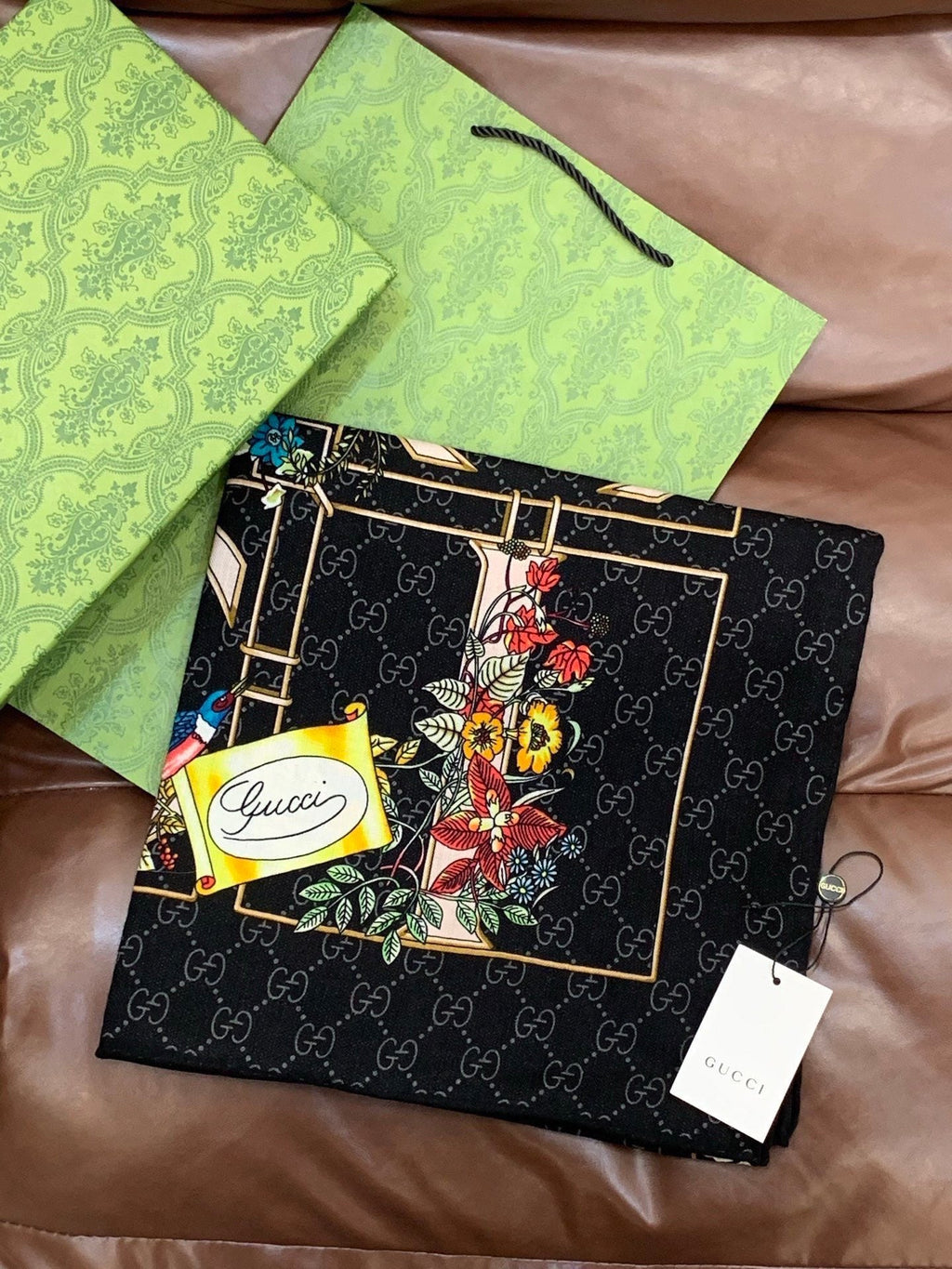 GUCCI 26S SCARF 140 IN CASHMERE AND SILK 250179