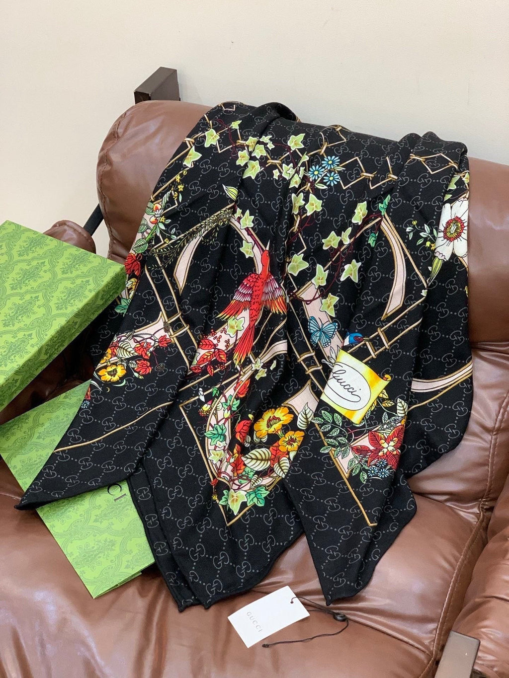 GUCCI 26S SCARF 140 IN CASHMERE AND SILK 250179