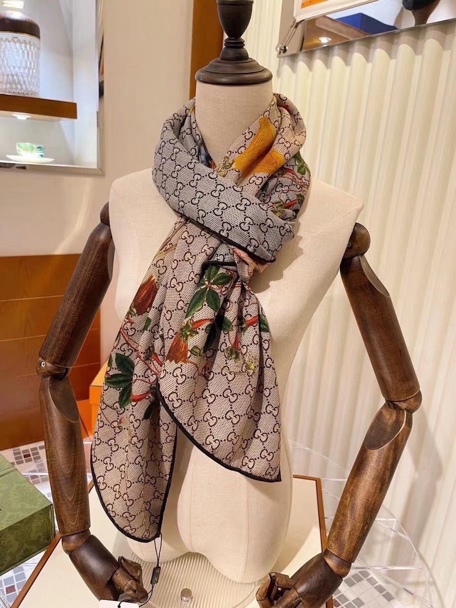 GUCCI 26S SCARF 180 IN CASHMERE 316718