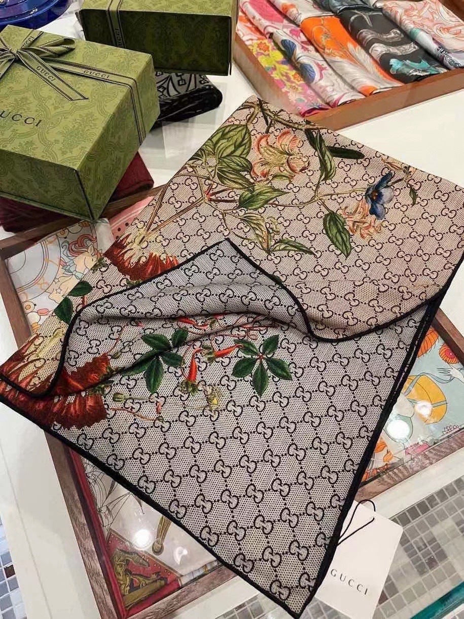 GUCCI 26S SCARF 180 IN CASHMERE 316718