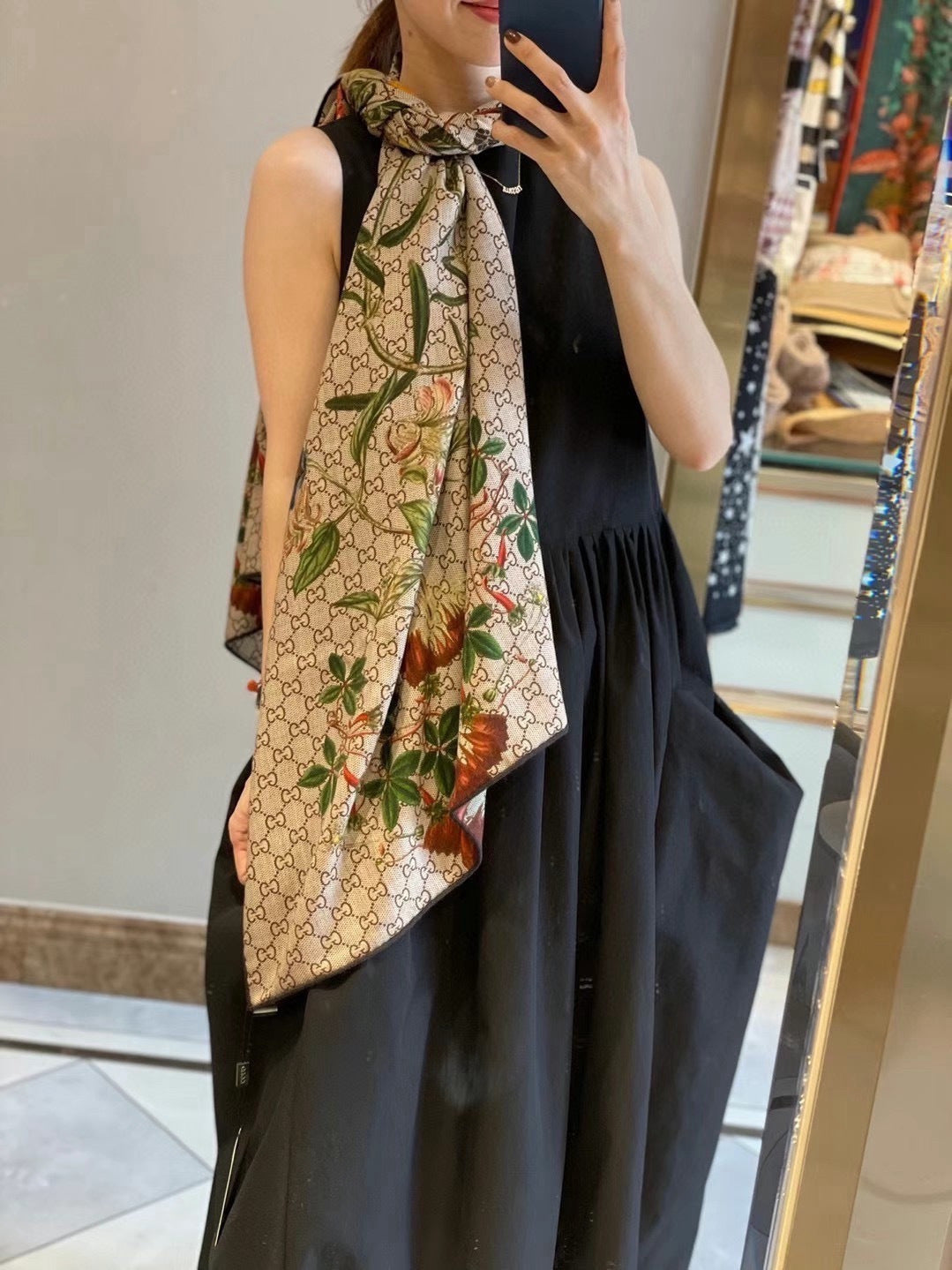 GUCCI 26S SCARF 180 IN CASHMERE 316718
