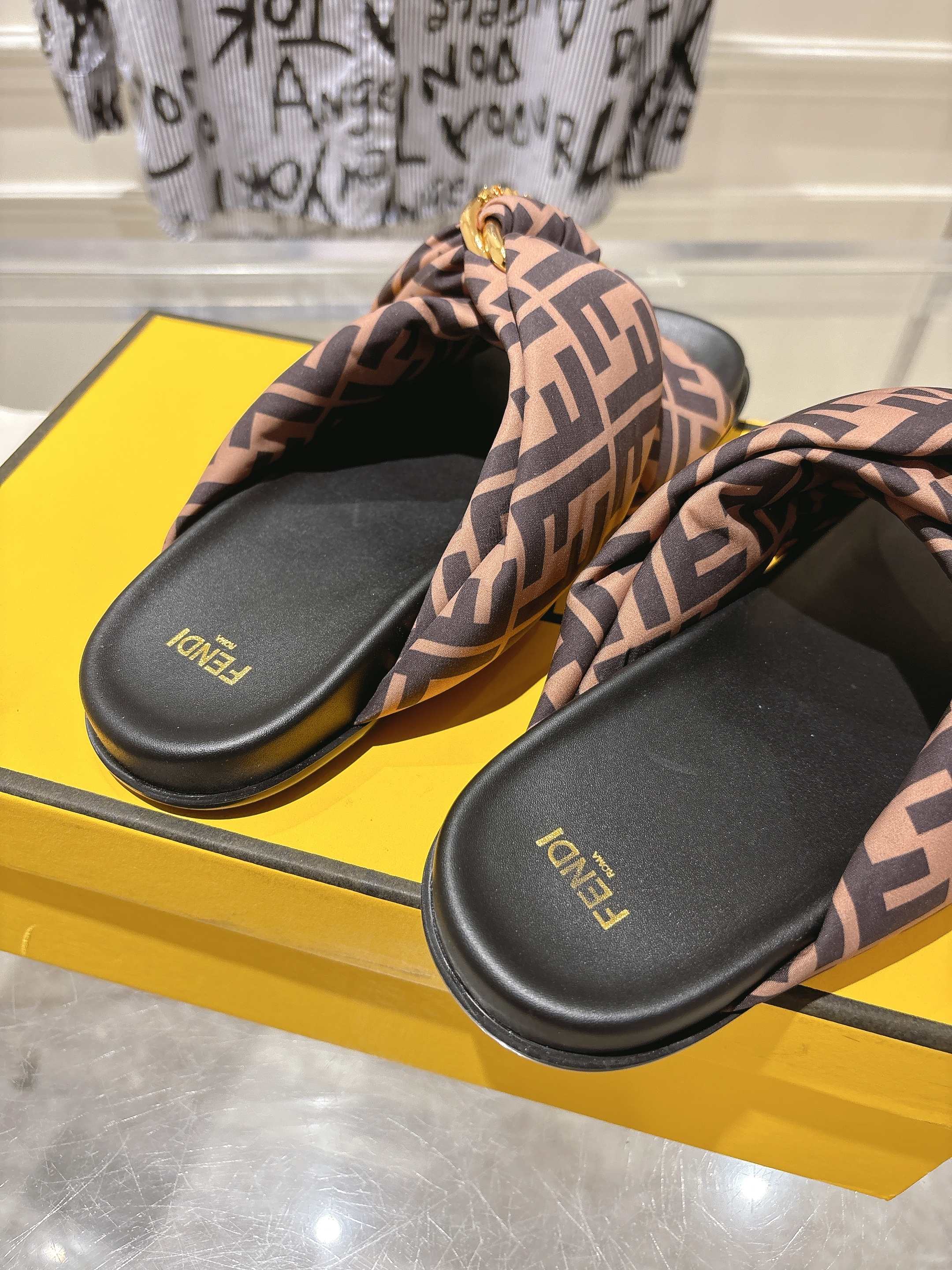 FF KNOT SLIDE SANDALS IN BROWN FABRIC