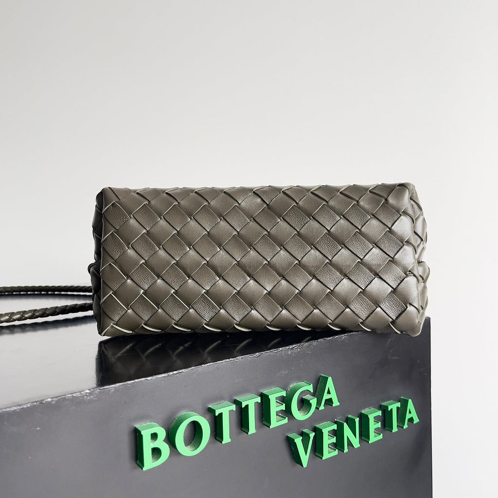 BV MEDIUM ANDIAMO 25 BROWN LAMBSKIN GOLD HARDWARE