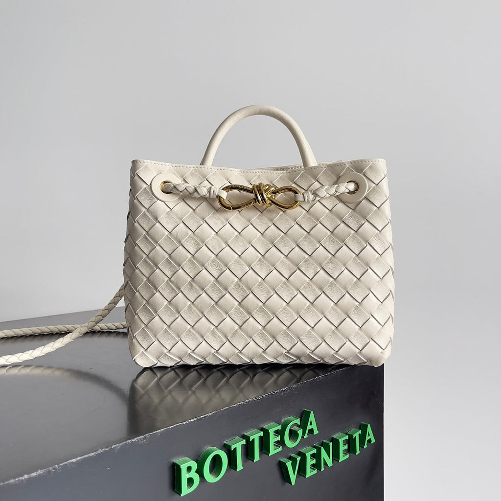 HANDLE BAG ANDIAMO 25 IN OFF WHITE LAMBSKIN