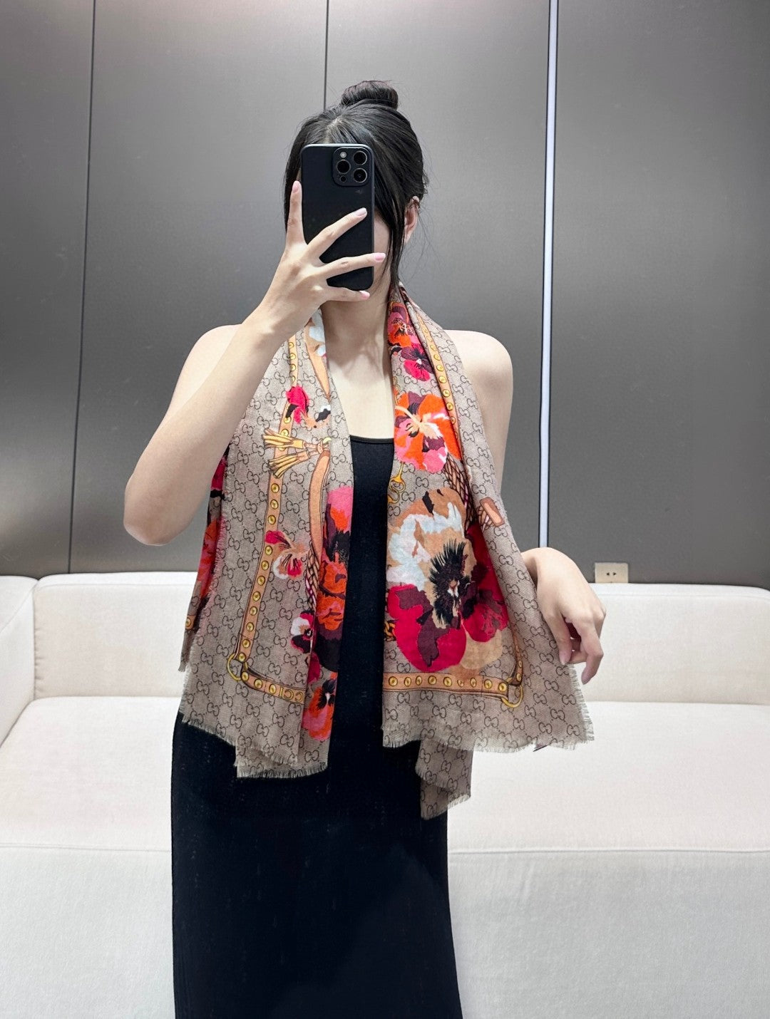 GUCCI 26S SCARF 140 IN CASHMERE AND SILK 309778