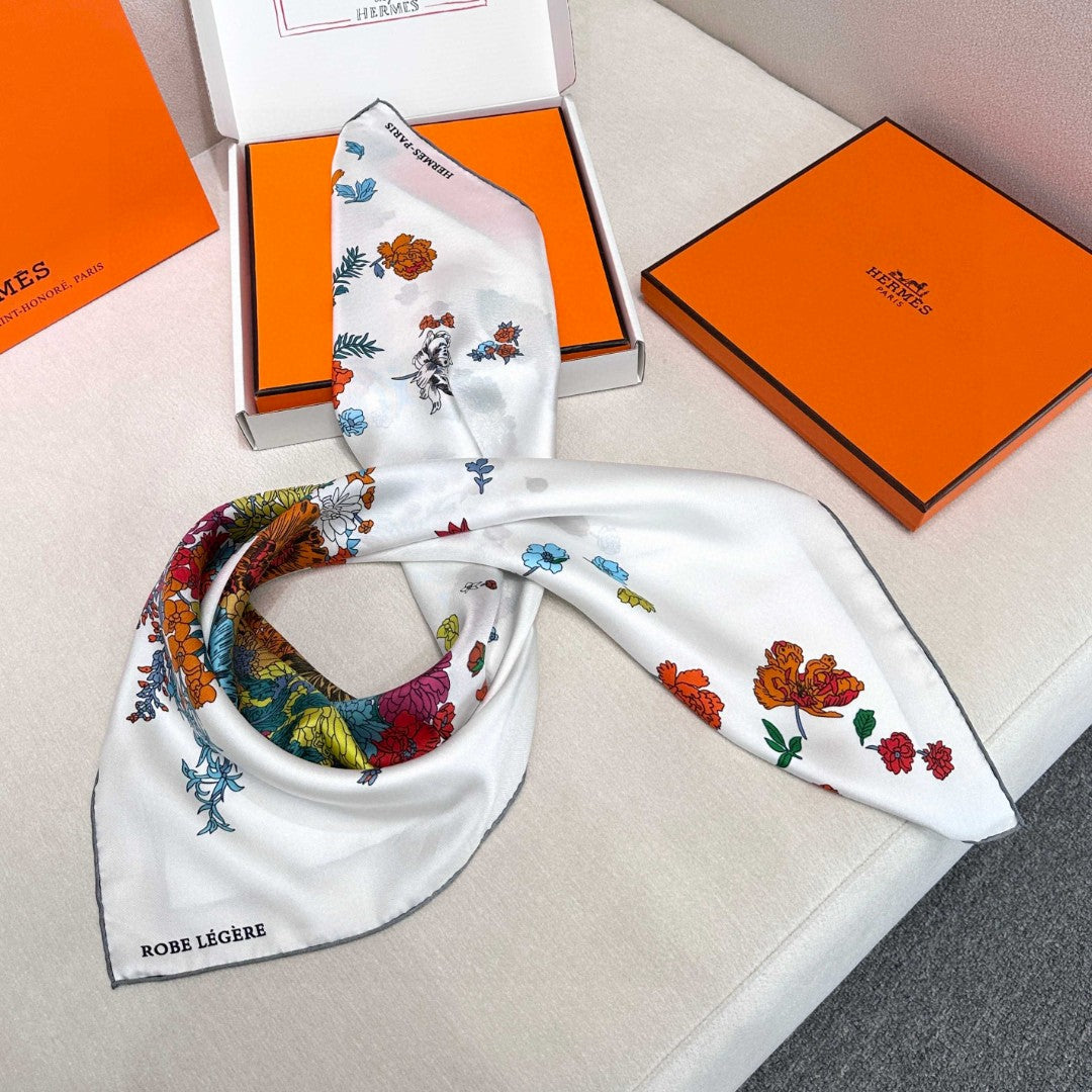 HERMES 26S SCARF 90 IN SILK 304308