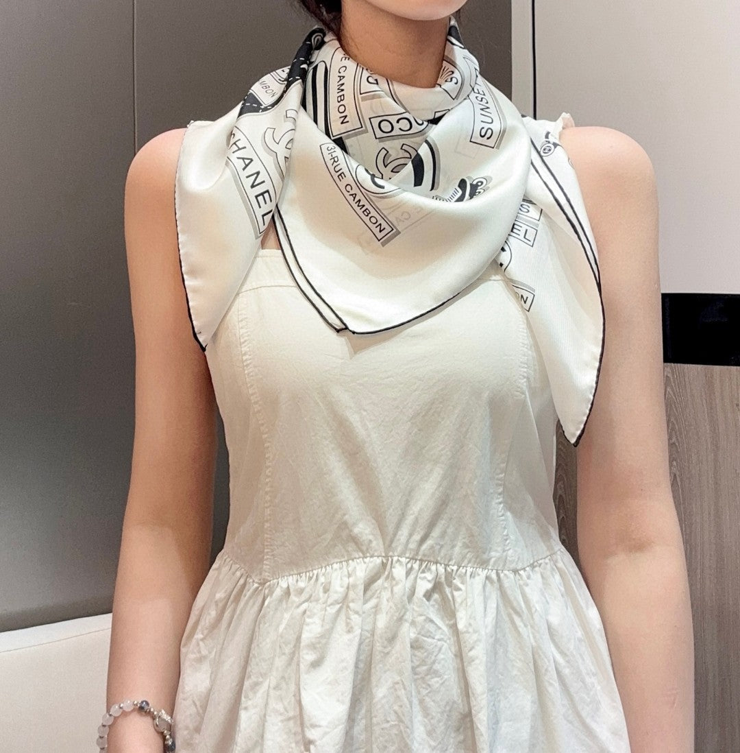 CHANEL 25S SCARF 90 IN SILK 729054