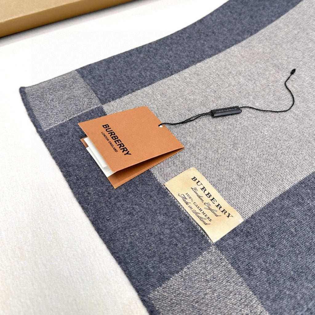 BURBERRY 26S SCARF 180CM IN CASHMERE 305983