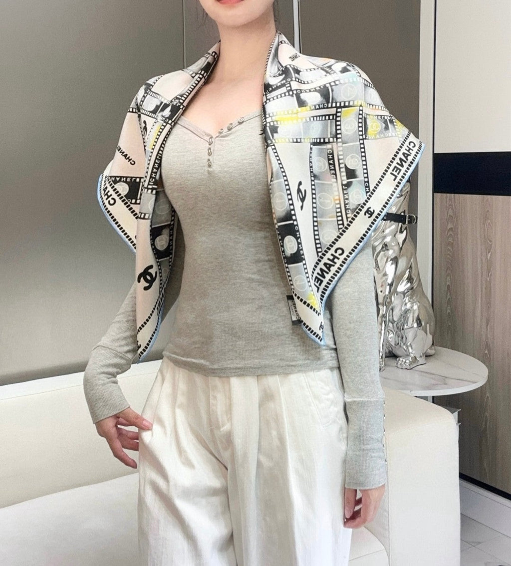 CHANEL 26S SCARF 88 IN SILK 309798