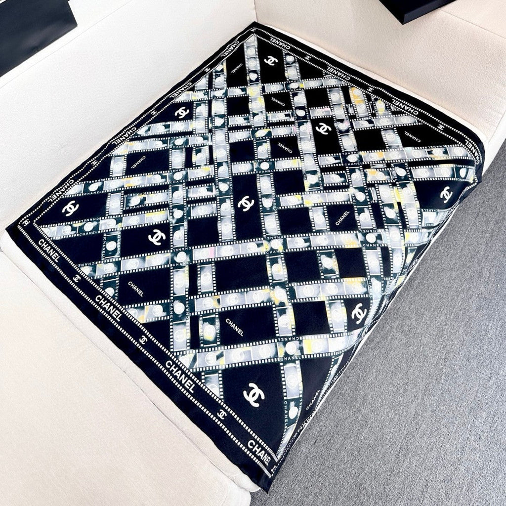 CHANEL 26S SCARF 88 IN SILK 309799