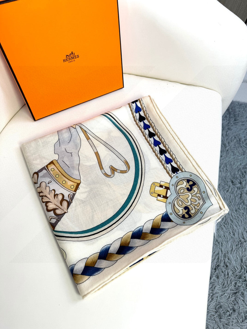 HERMES 26S PRINTED SQUARE SCARF 135 IN CASHMERE AND SILK 309424